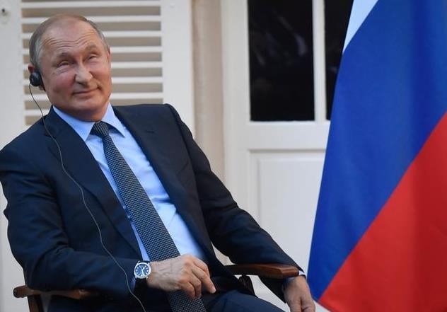 迷人小老头普京：当特工时接头都要迟到，曾牵着狗会见日本代表