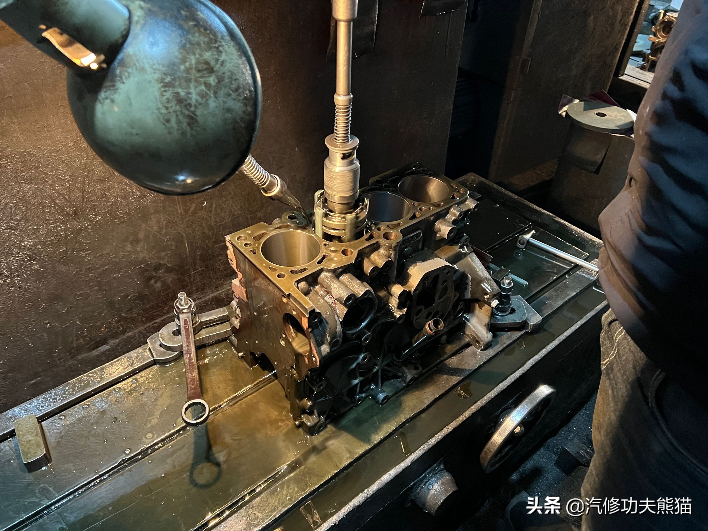 奥迪大众保时捷烧机油专修,2.0t奥迪a6烧机油吗