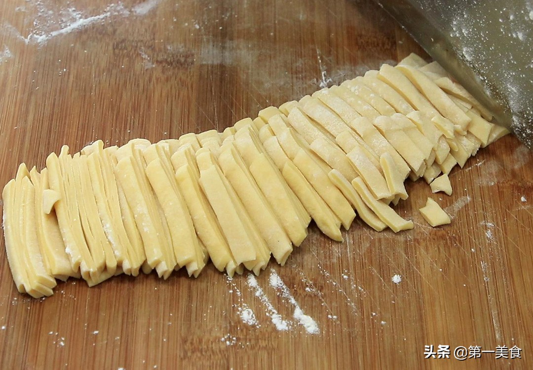 一碗面粉俩鸡蛋做低糖少油小零食,一碗面粉2勺糖做出小零食