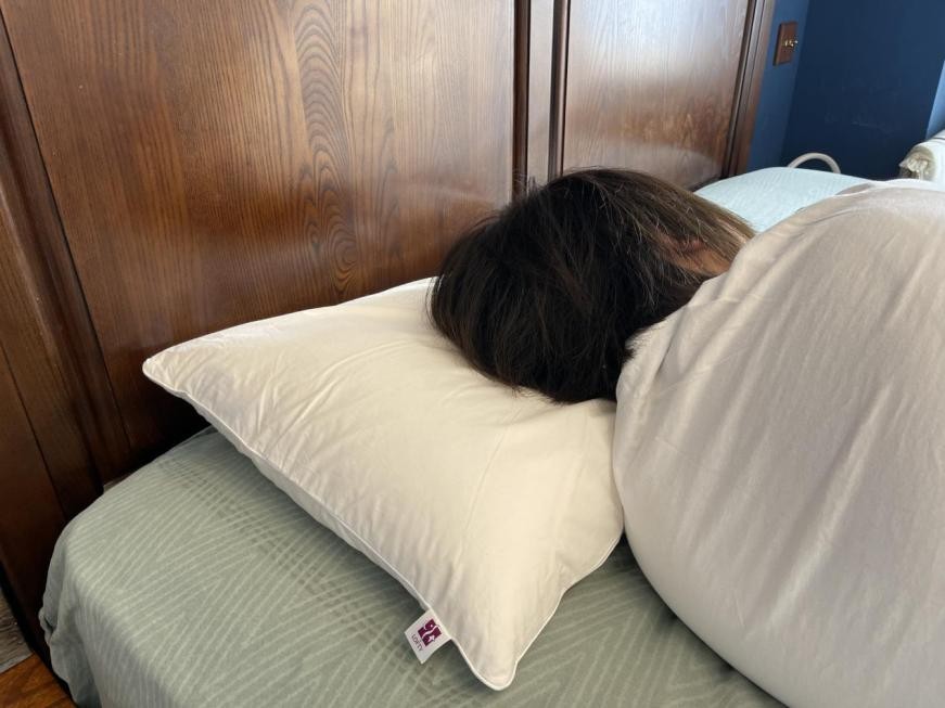 怎么选购一个适合自己的枕头,双人舒适枕头怎么选购技巧