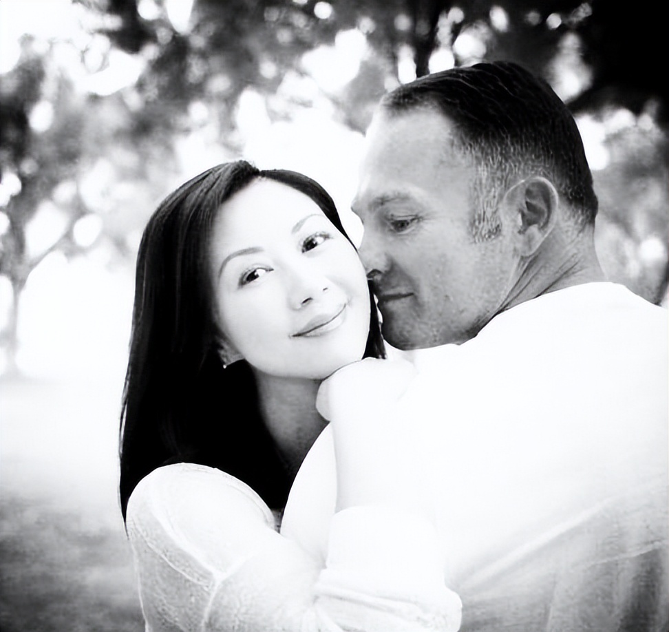 六福珠宝创始人杨宝玲和翁虹,六福珠宝创始人杨宝玲与林峰关系