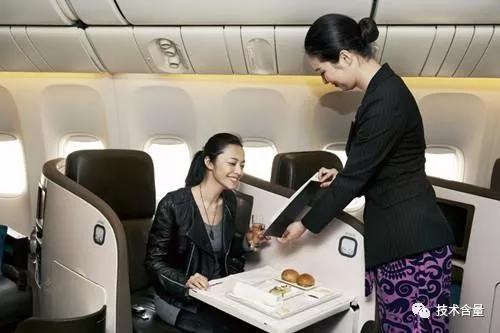 空姐制服每个年代的设计理念,中国国际航空空姐制服设计