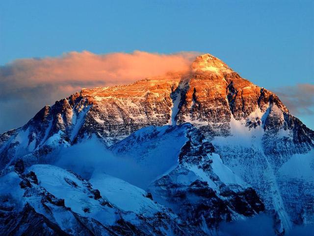 气候变暖又出现新标志,连珠峰都开始变绿,人类该怎么办?