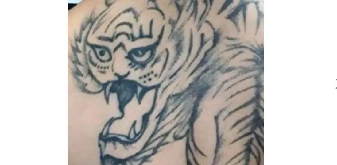 洗纹身真的不是一般人能承受的,洗纹身真的要下很大的决心