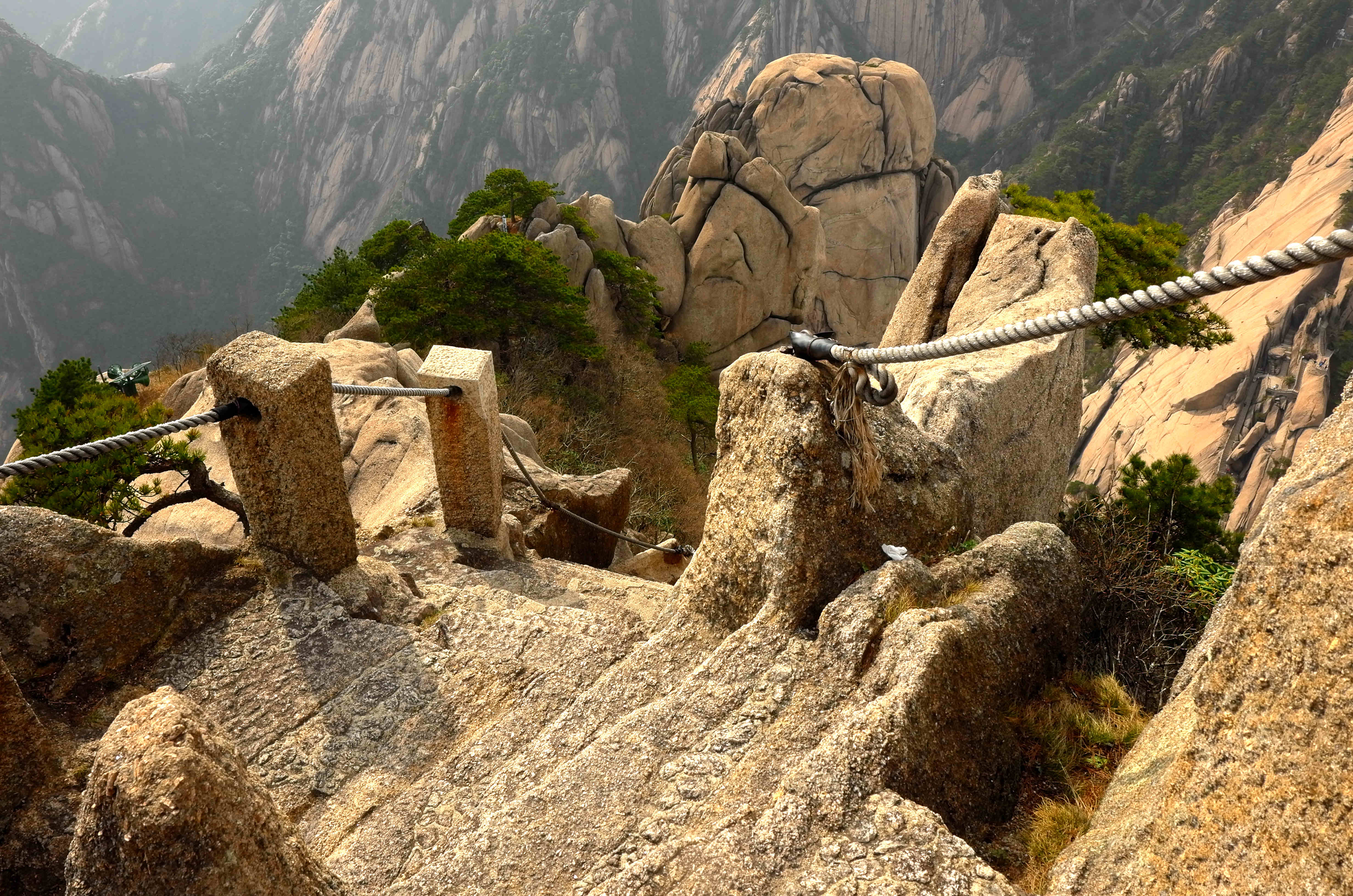 黄山天都峰会走鲫鱼背吗,黄山天都峰鲫鱼背第一视角