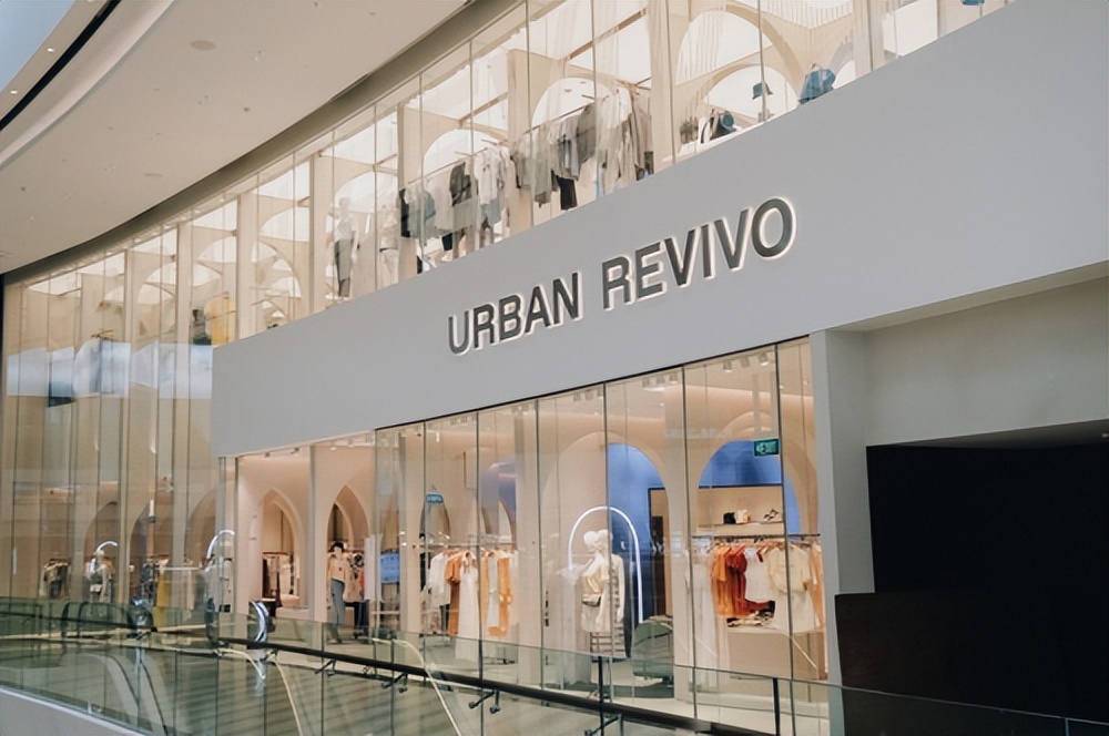 年轻人消费成主力！UrbanRevivo（UR）如何成为年轻人的时尚品牌“C位”
