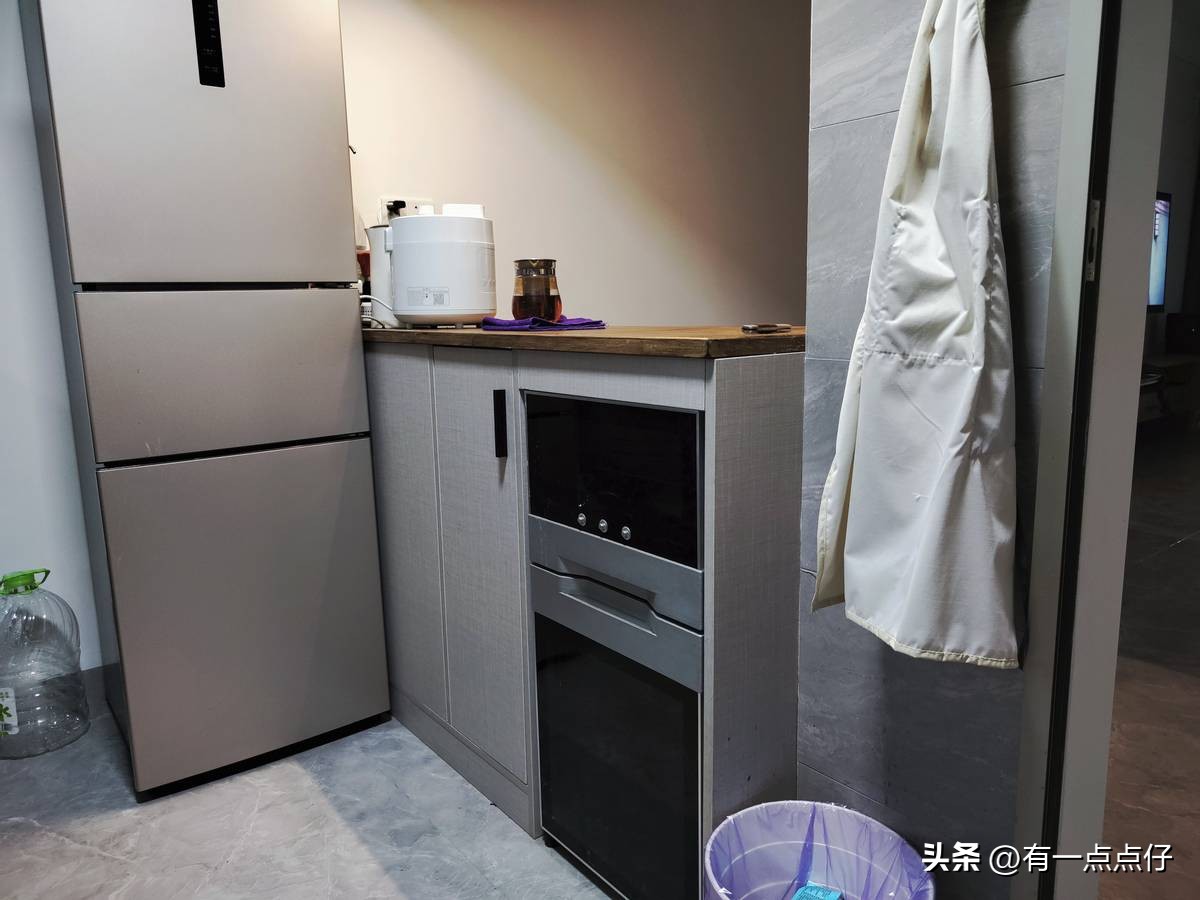 开放式厨房吧台柜设计实用,开放式厨房客厅一体吧台隔断