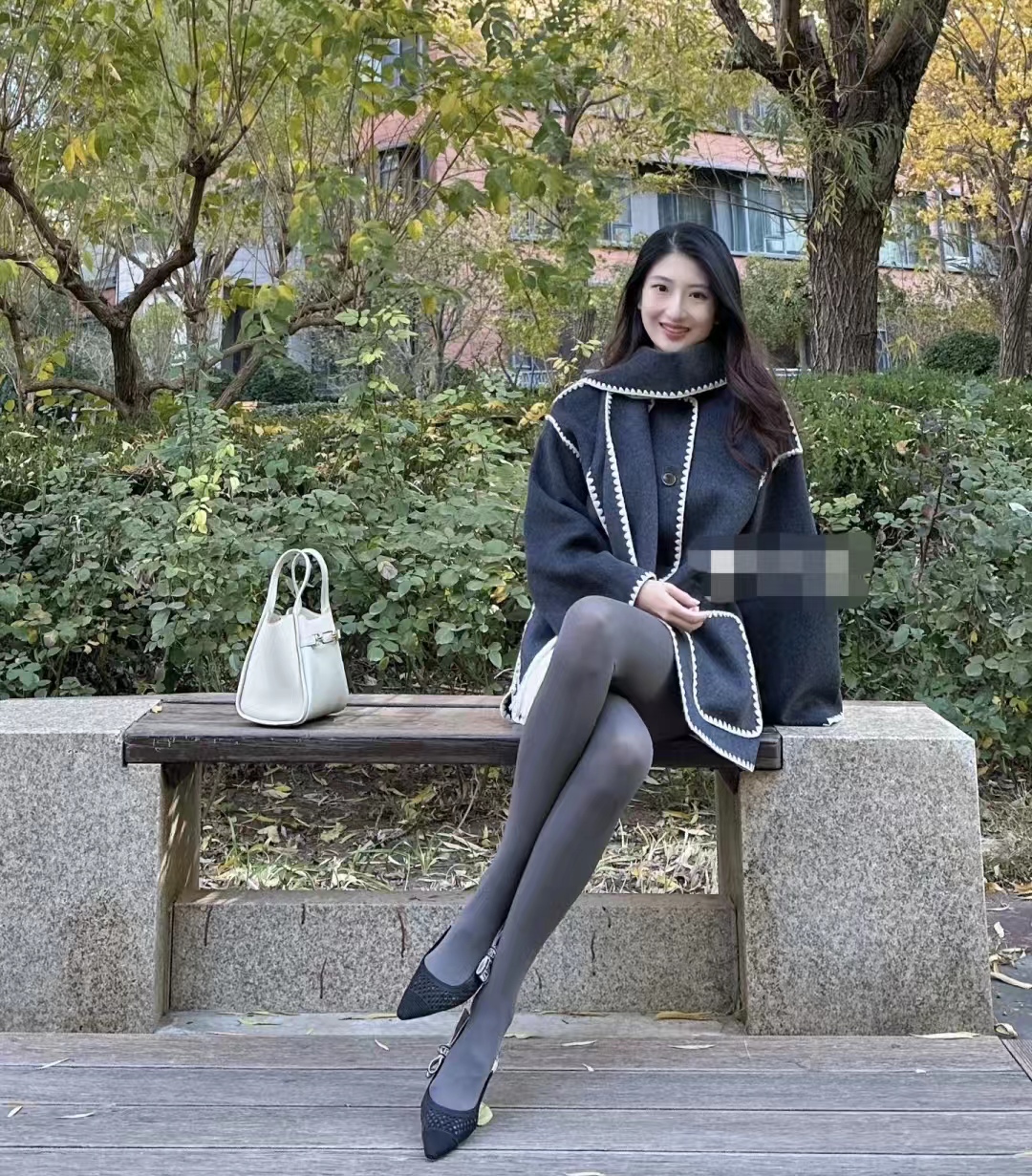 皮肤黑黄适合穿什么颜色衣服显白,男士皮肤黑穿什么颜色的衣服显白