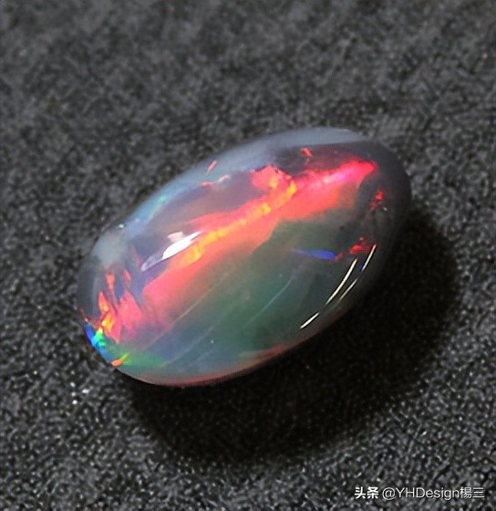欧泊宝石五彩斑斓的黑,欧泊欣赏
