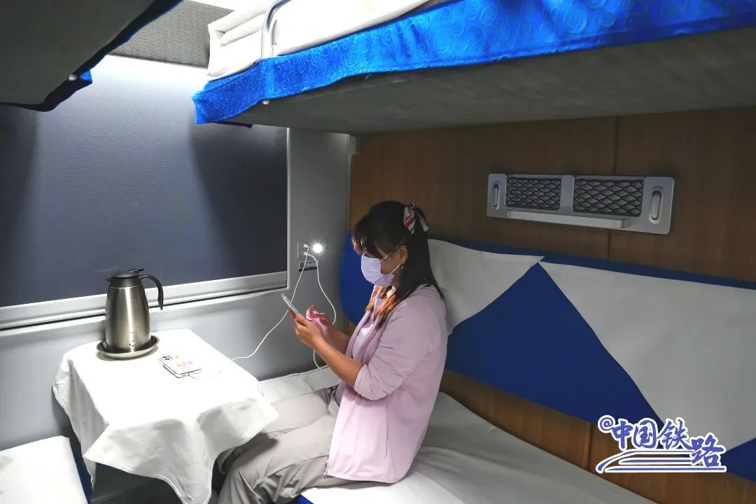 复兴号d728动卧一等卧是什么样的,复兴号二等卧啥样