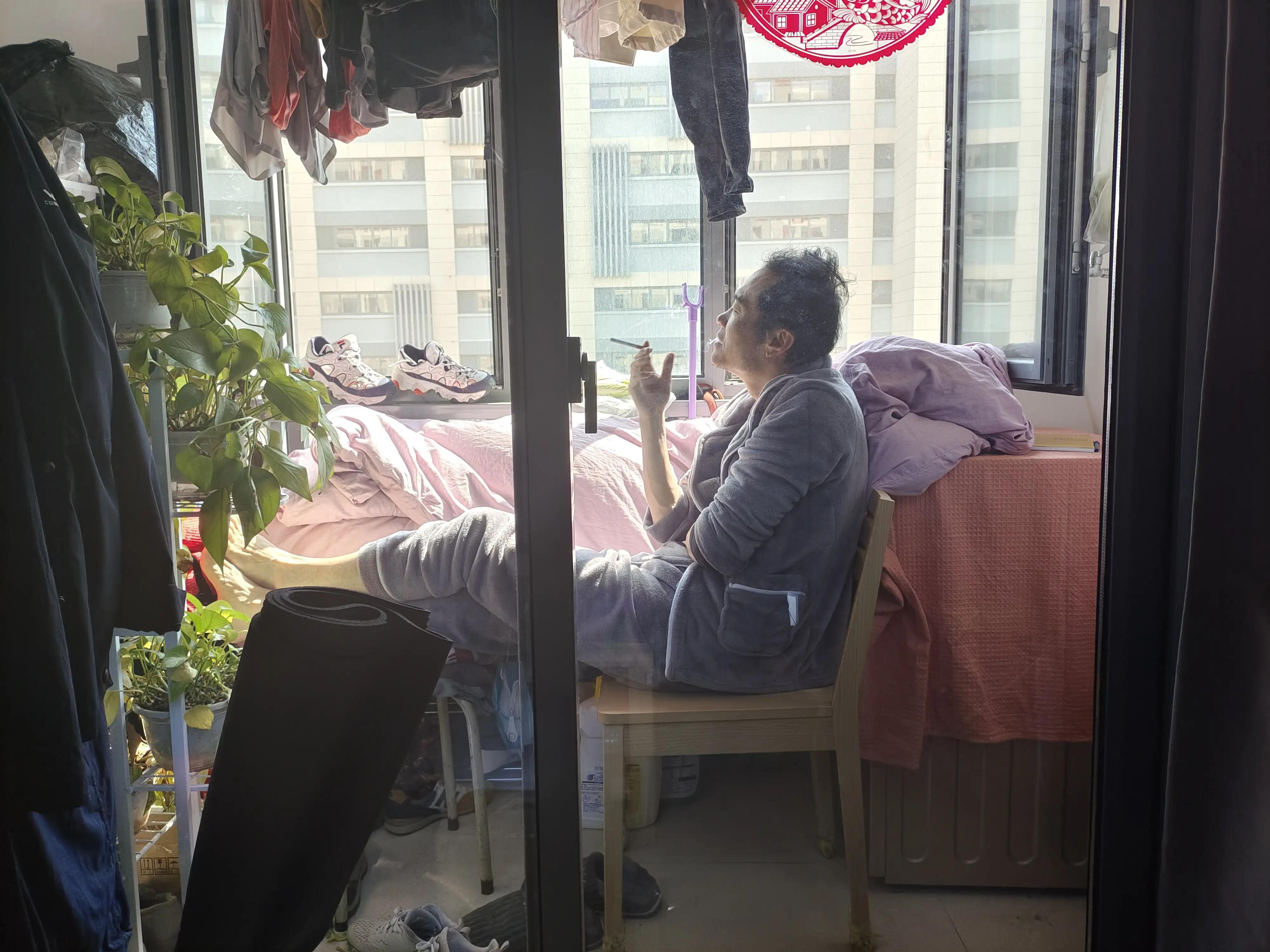 湖中屹立一块巨石,一块石头投入海底水压会压碎么