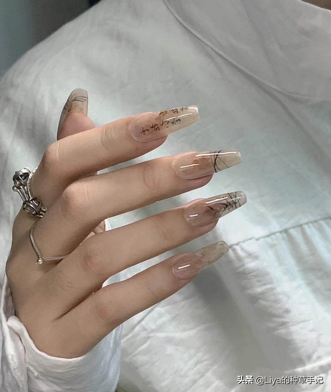 超显白超好看的美甲图片,虎年美甲2022新年美甲显白长款