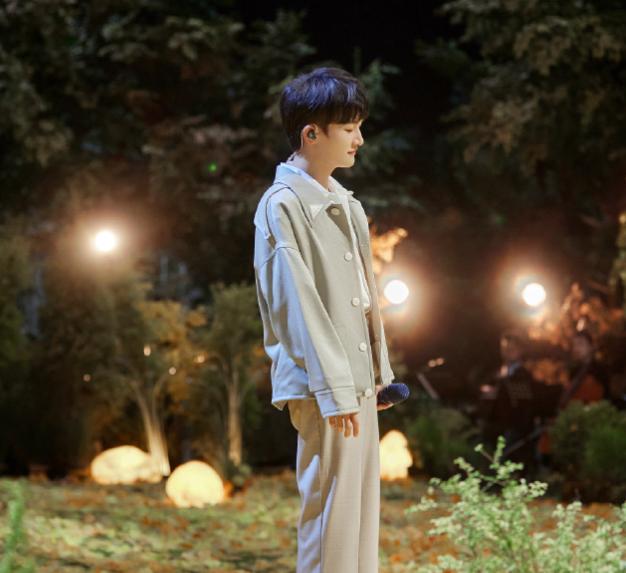 周深时光音乐会光亮现场田震评价,时光音乐会孙悦田震对周深评价