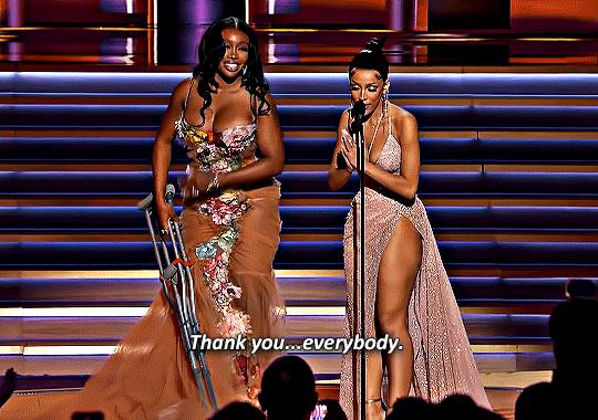 豆荚猫红色造型秀场,豆荚猫秀场图片