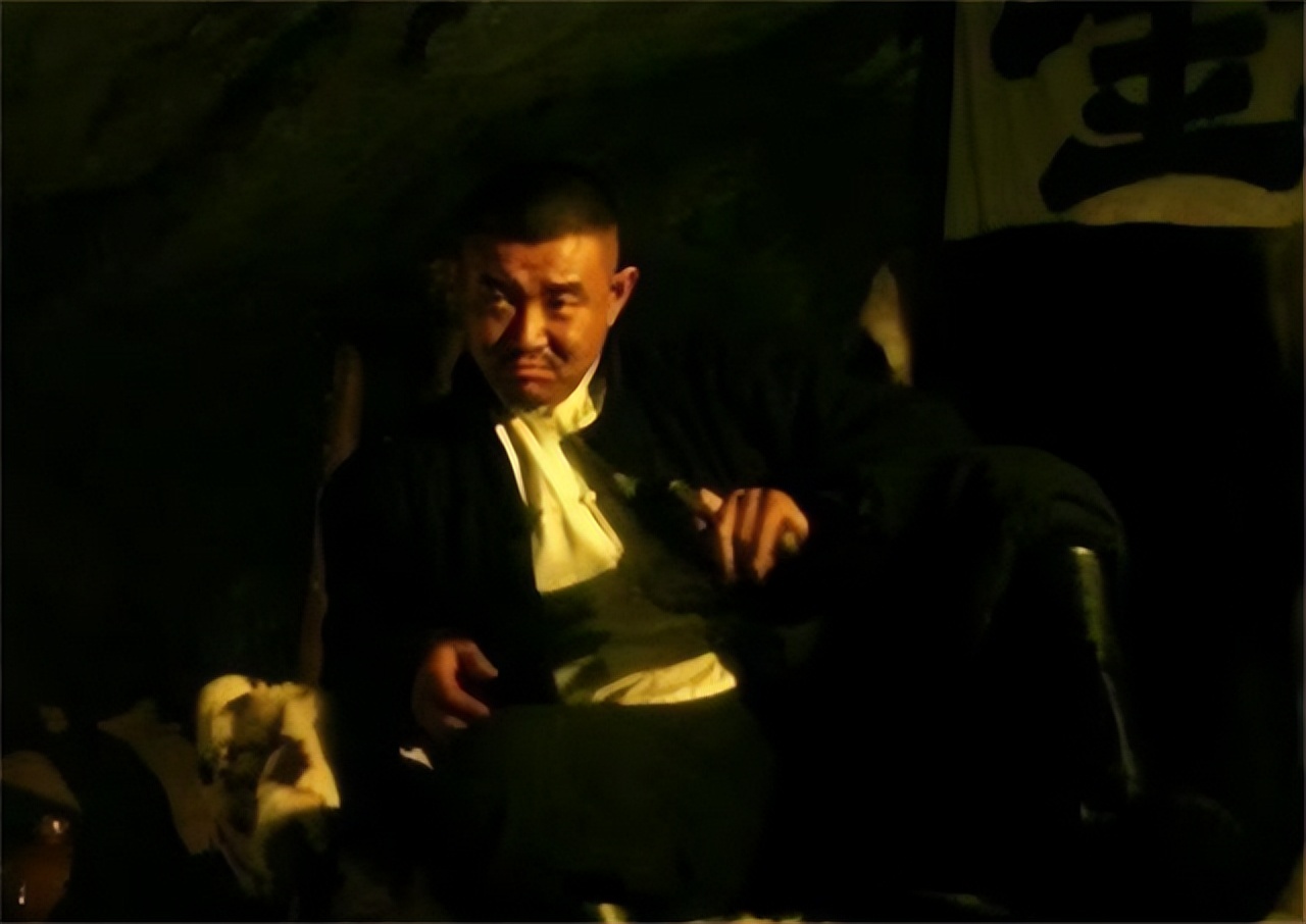 民国第一悍匪，抢72个女人做压寨夫人，死时外衣都没来得及穿