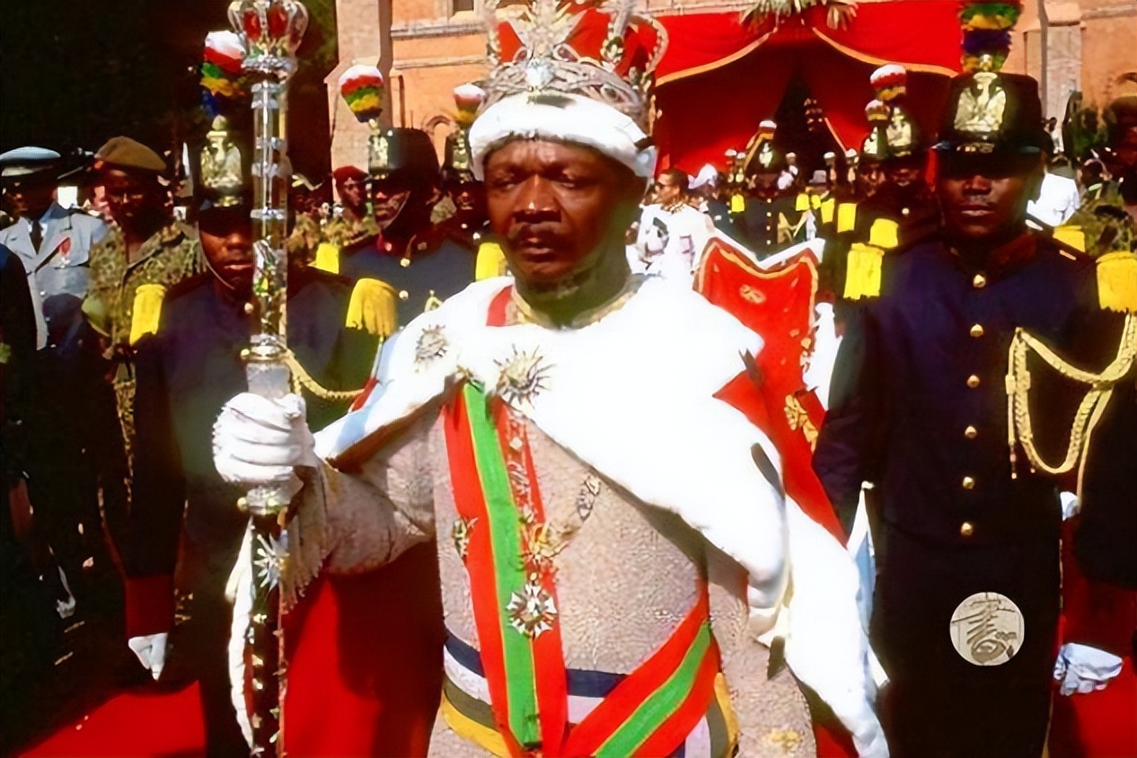 1968年，台湾18岁女孩远嫁非洲当王妃，两年后撇下女儿哀求回国