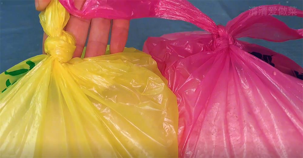 塑料袋不打死结的妙招,塑料袋打结后解不开咋办