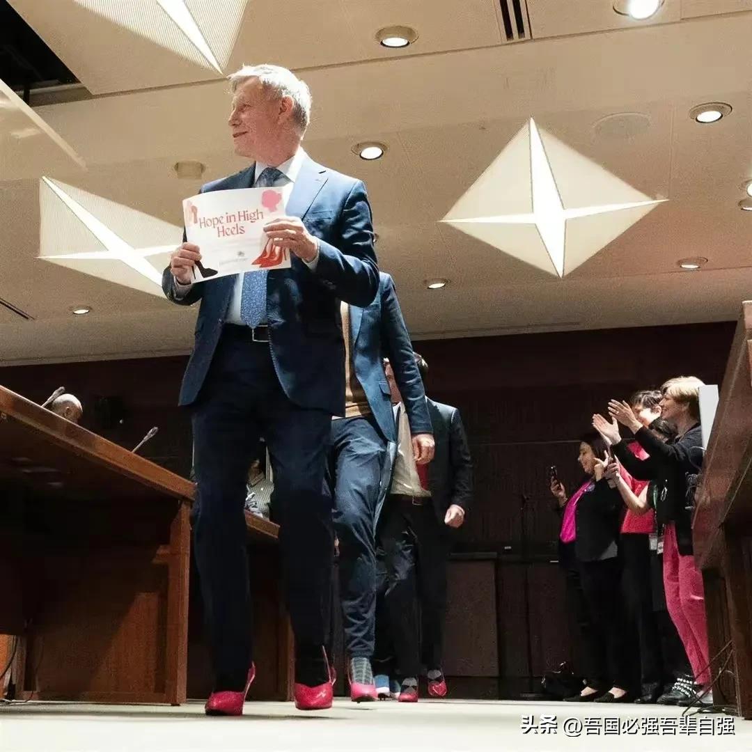 穿裙子的英国男人,穿裙子高跟鞋的男人