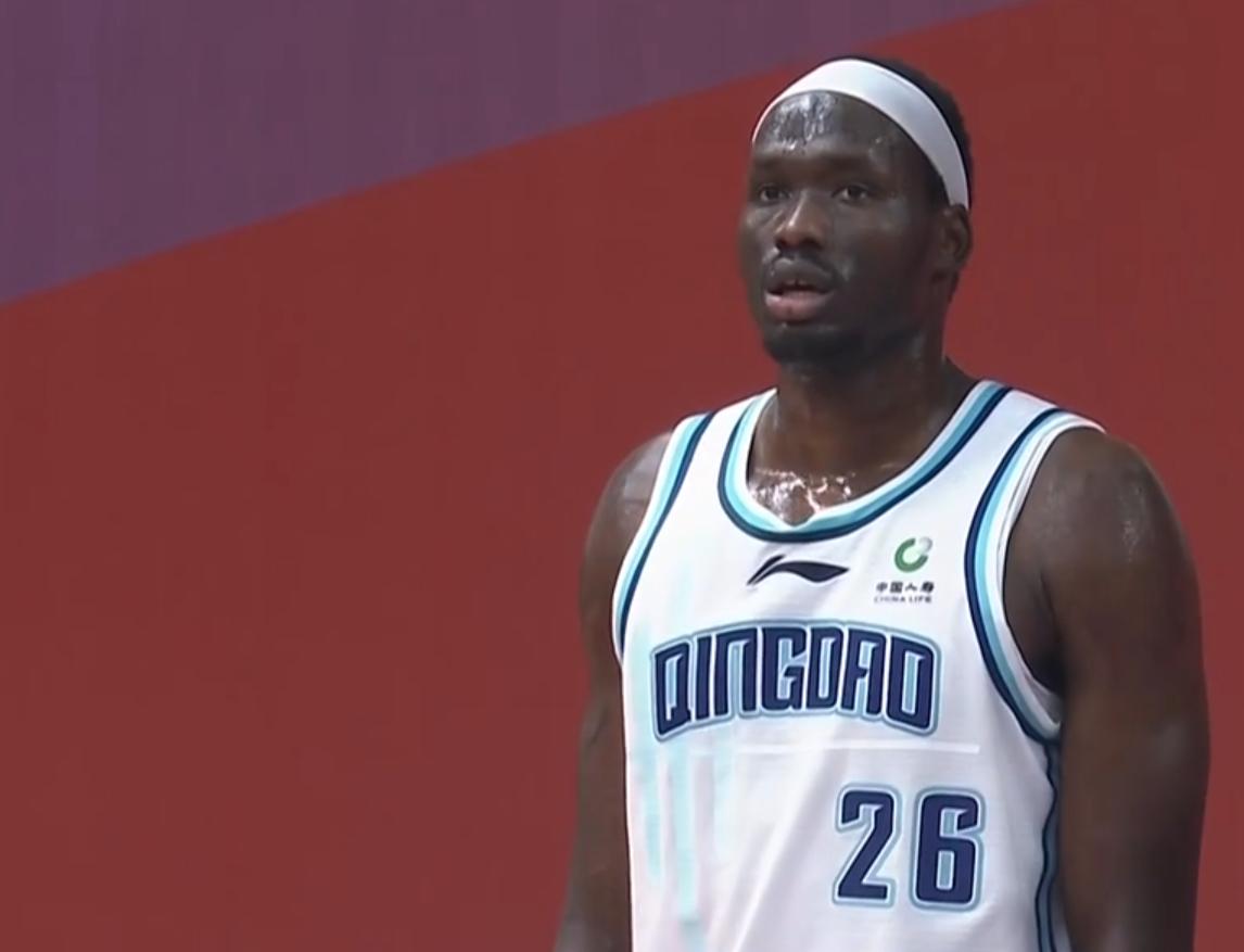 轰31+15,险胜青岛!不是外援胜似外援,现役最强中锋不是白喊的