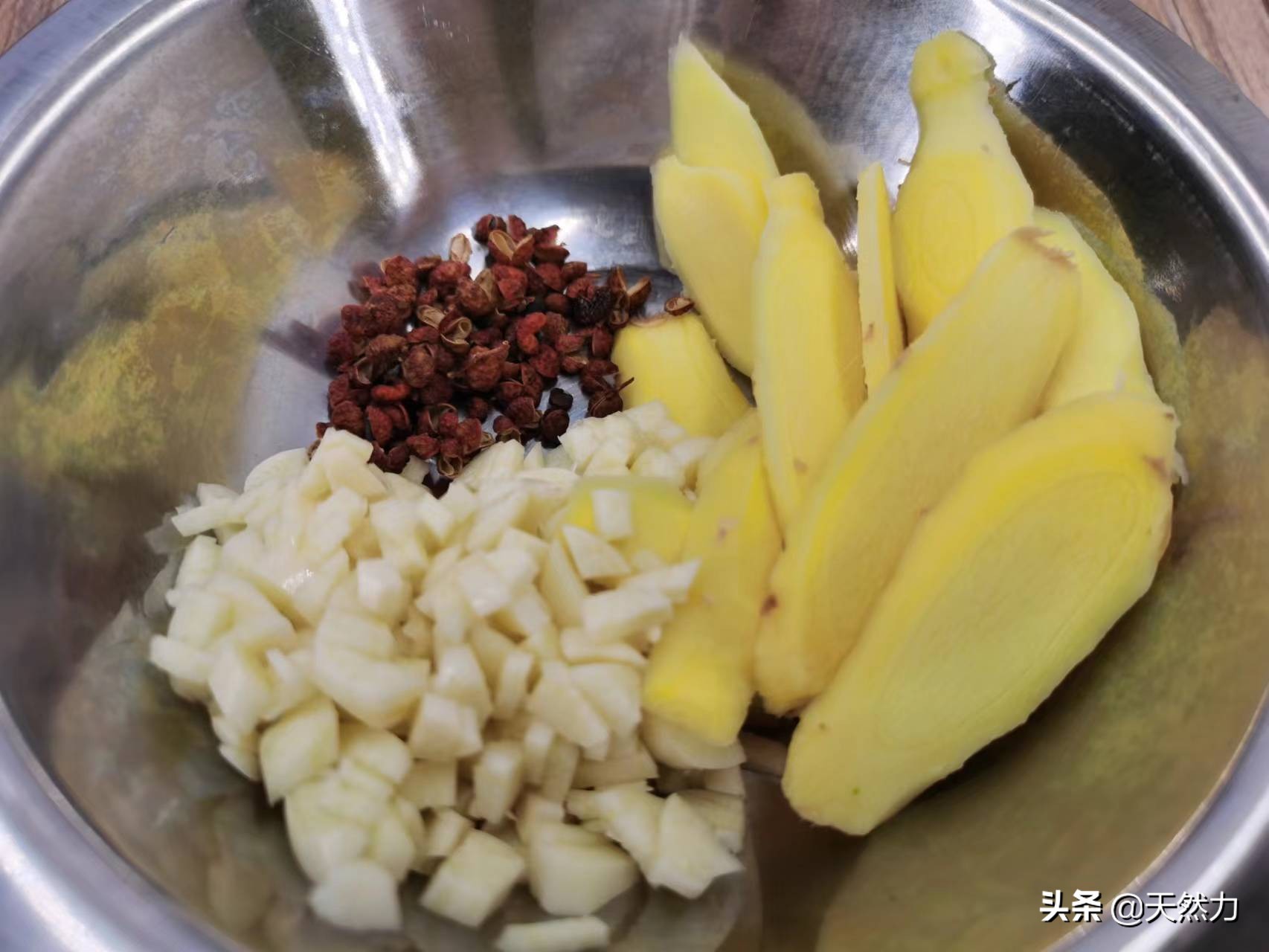 酸菜鱼正宗酸菜鱼的做法,酸菜鱼家常做法鱼肉鲜香滑嫩酸