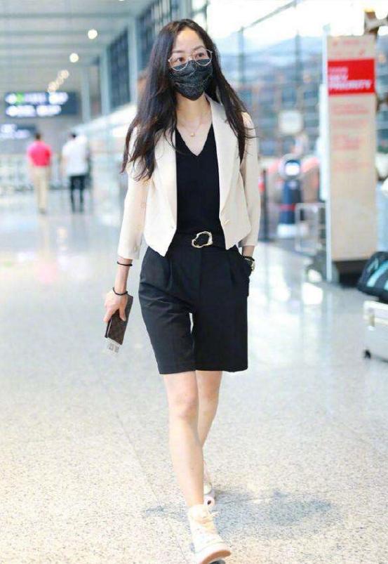 韩雪把西装穿出了新风格,金丝绒西装套装韩雪