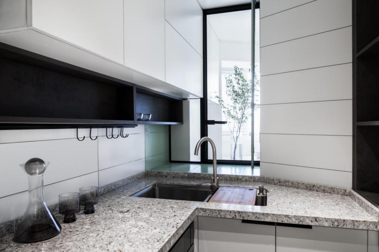 香港蜗居30平米一家三口穷开心,香港适合居住的小蜗居