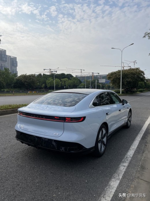 岚图追光舒适和运动模式区别,新车岚图商务车7座售价