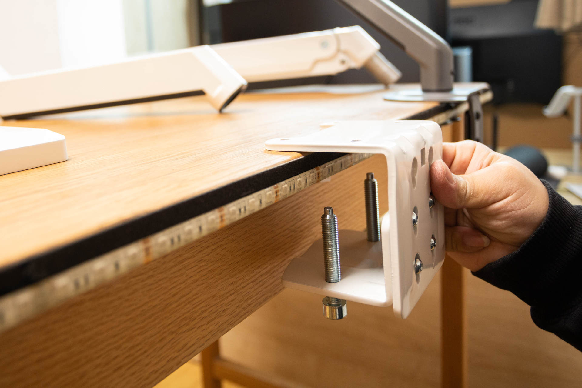 23.8英寸显示器桌面效果,桌面1.3米扩展显示器