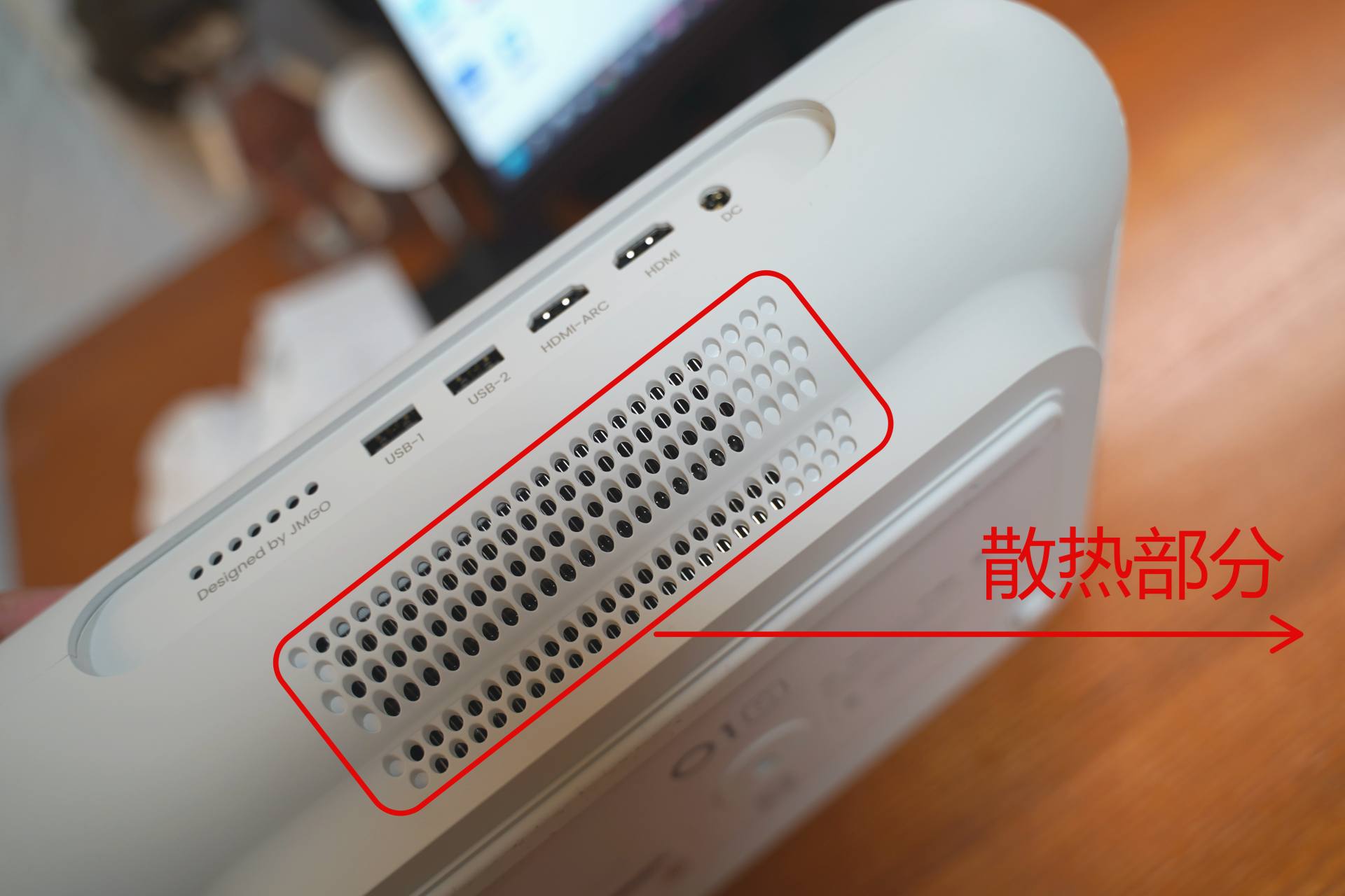 家里空间不够投影仪没法用，看看这台坚果O1S短焦投影仪