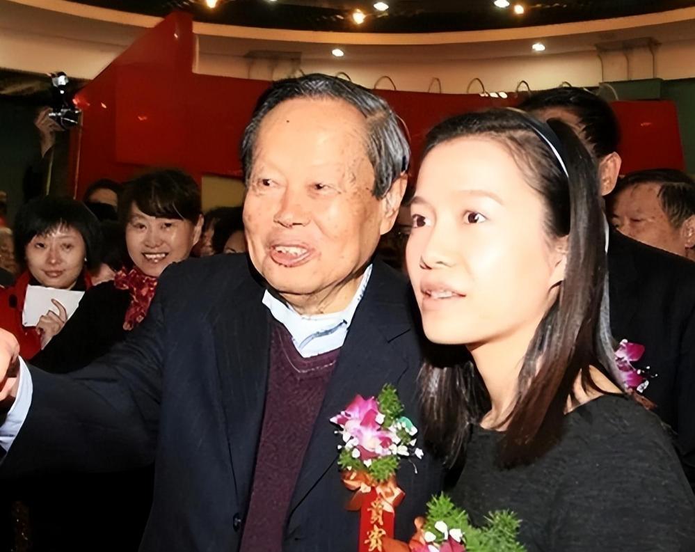 杨振宁百岁之际翁帆披露相处细节,翁帆为何要嫁差54岁的杨振宁
