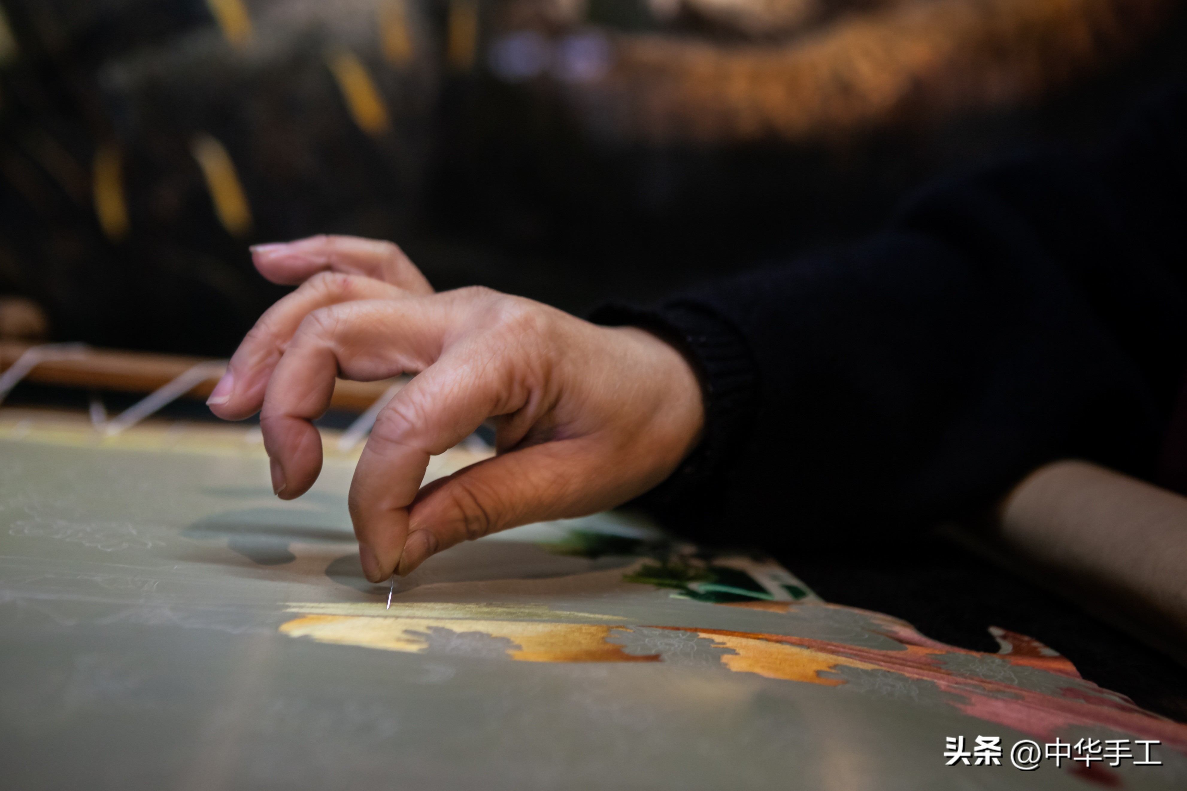 如同真毛一样的湘绣，让猛狮一展温柔与灵动