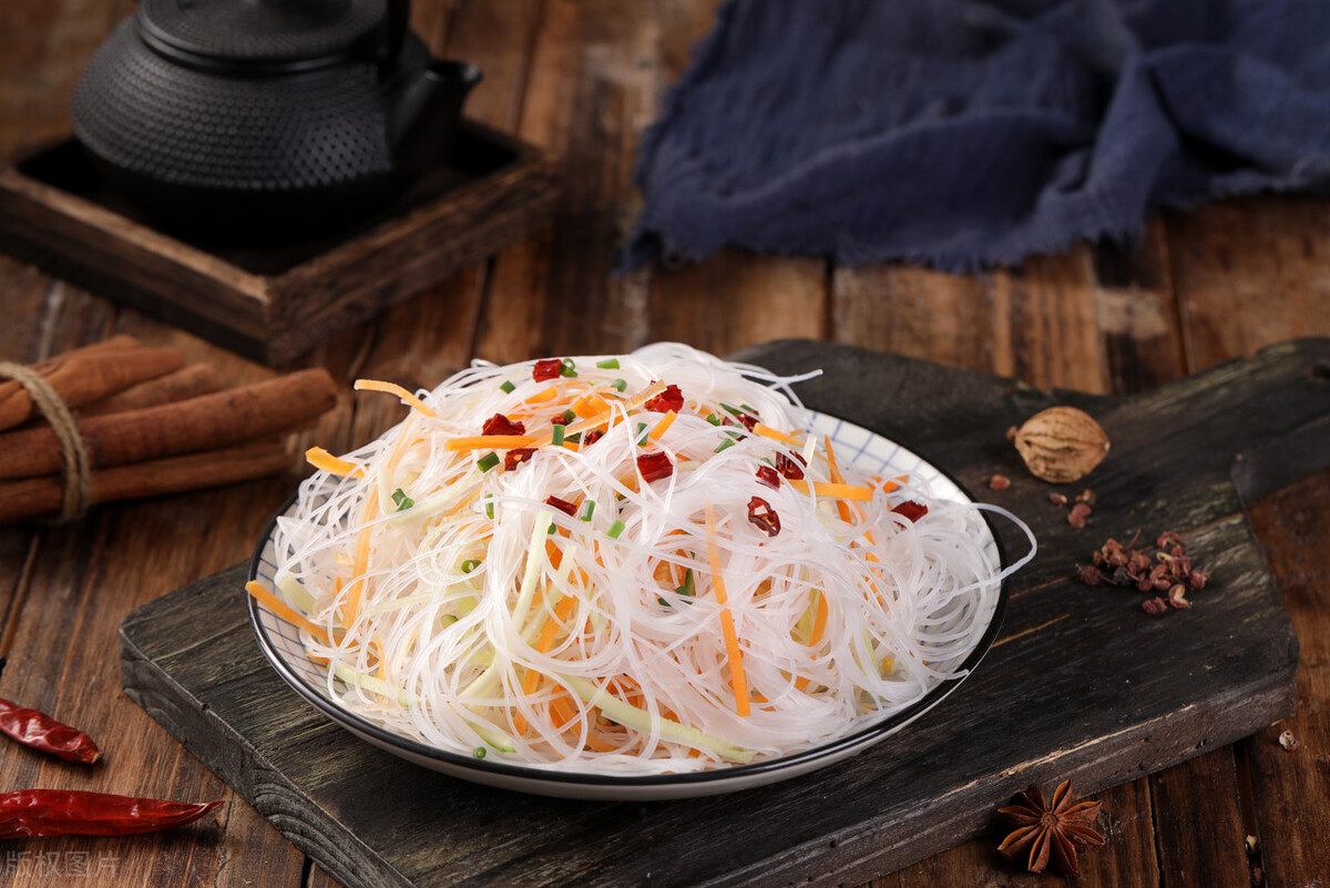 凉拌粉丝腐竹的家常做法简单窍门,做凉拌粉丝牢记3个诀窍