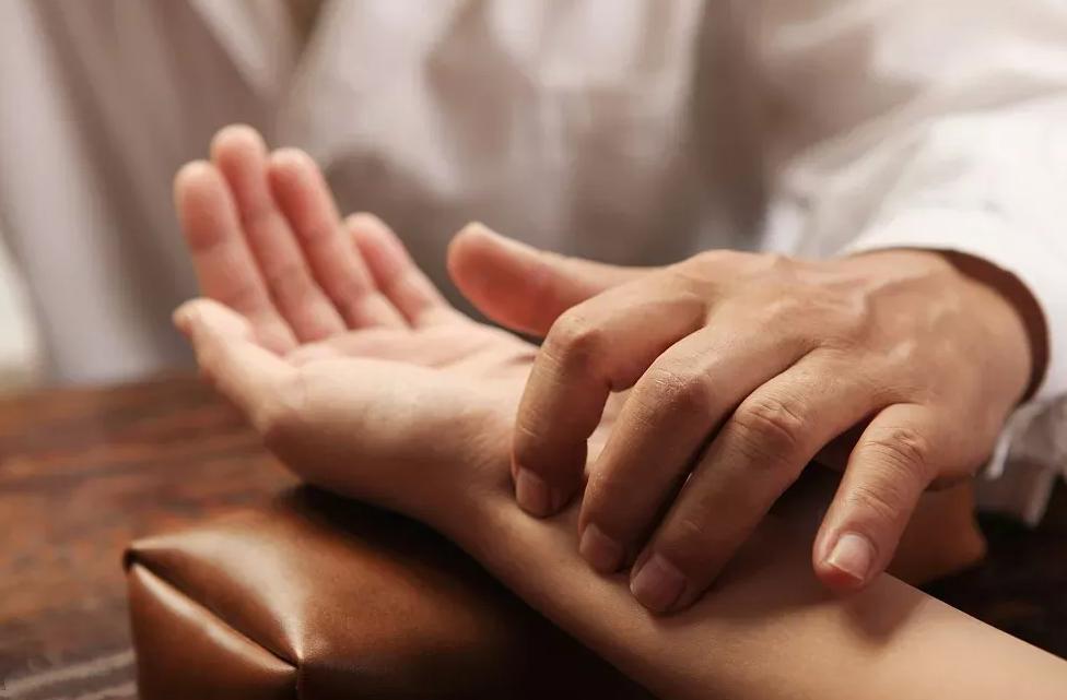 肝阳上亢的人肯定血压高吗,肝阳上亢是平抑肝阳还是清泻肝火