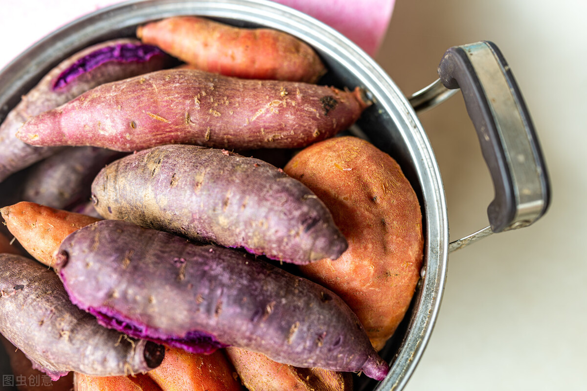 红薯别直接蒸着吃了,红薯切块放电饭煲