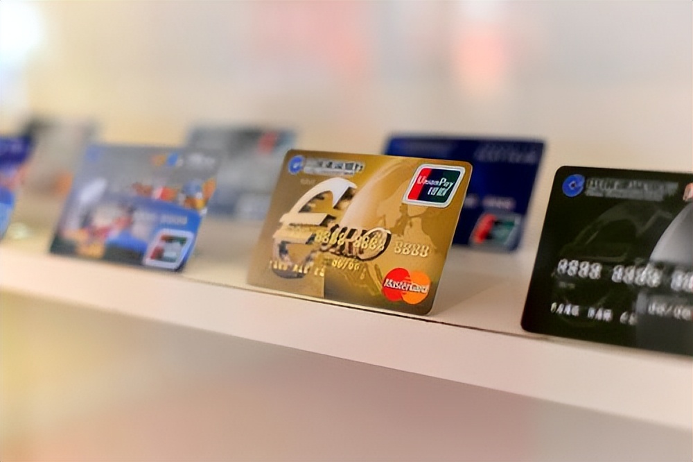 信用卡到期后新卡不激活扣年费吗,浦发信用卡到期了会自动注销吗