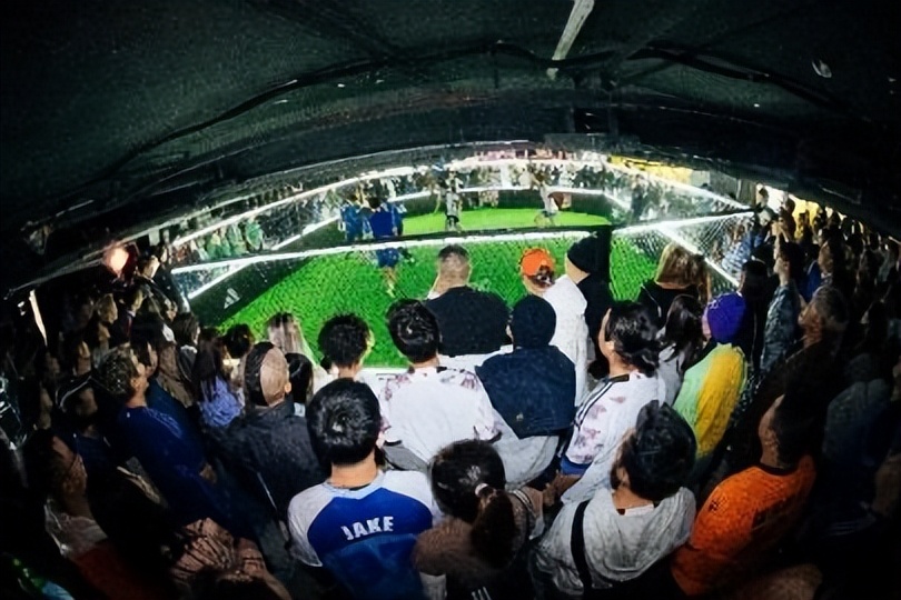 adidas鍚堜綔涓婃捣,adidas瓒崇悆娲诲姩