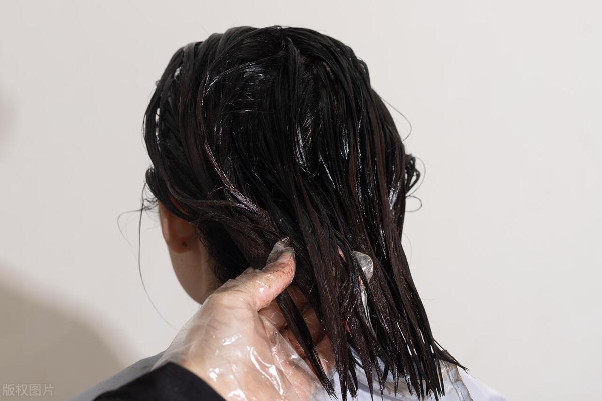 浅色头发染发怎么染,染发怎么染避免头发干枯毛躁