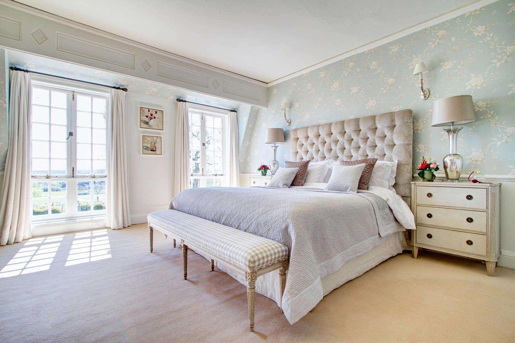 卧室空间小衣服怎么收纳,卧室很小衣服没地方放怎么办