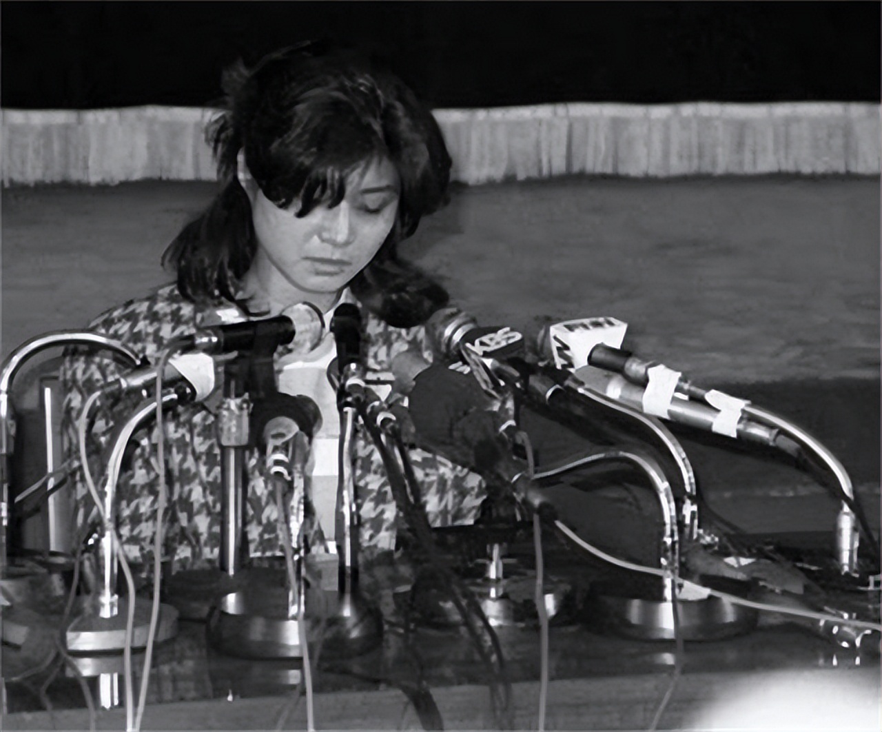 女特工被炸死案,女特工炸客机致百人丧生