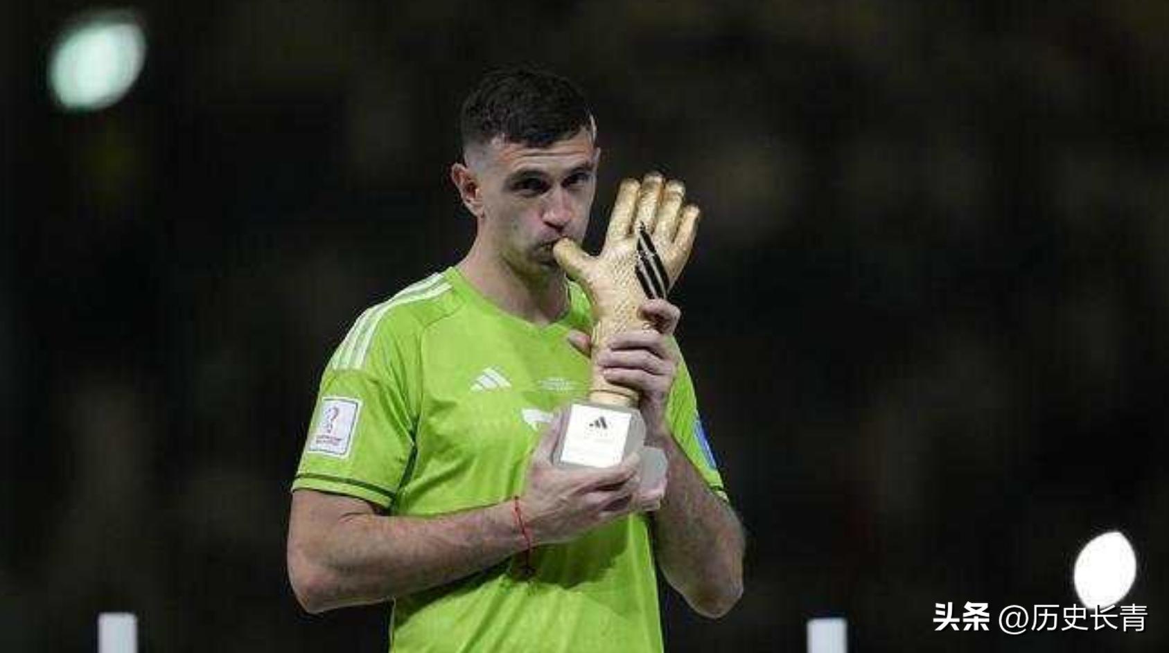 十年磨一剑获奖,阿根廷门神马丁内斯谈梅西