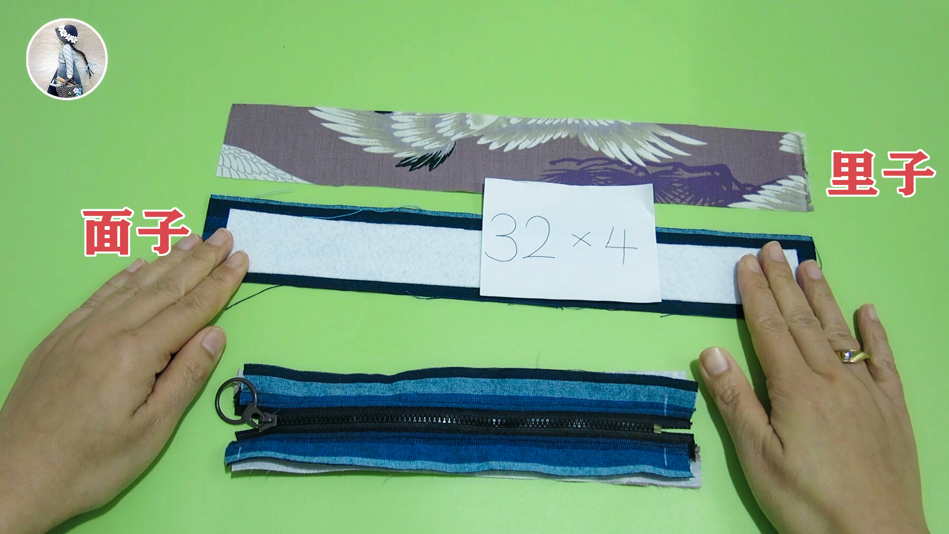 做一个手机包，加了两个D字扣和两根布条，马上变成胸包或者腰包