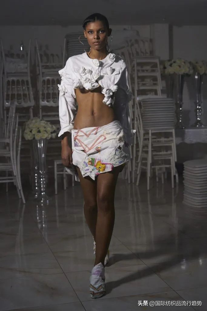 现实中的皇帝的新装,皇帝的新装设计