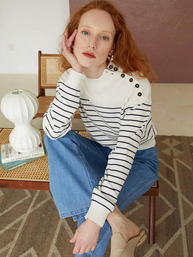 别穿土气的打底衫今年流行9款,最新流行条纹打底衫