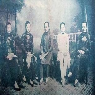 二战女德军士兵照片,老照片二战后悲惨的法国女性