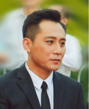 刘烨一夜难眠现状,用酒麻痹自己电视剧