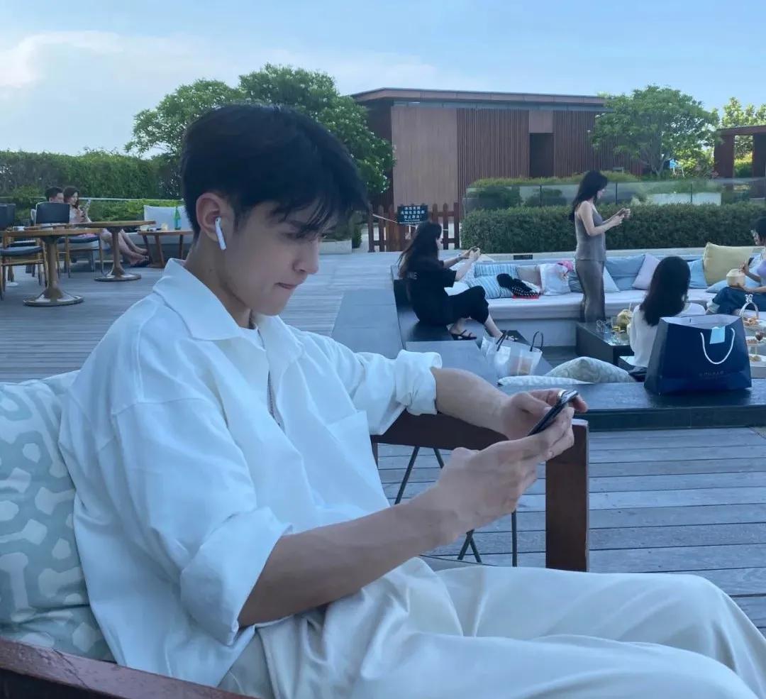 谢潇羽天桥,谢潇羽颜值巅峰