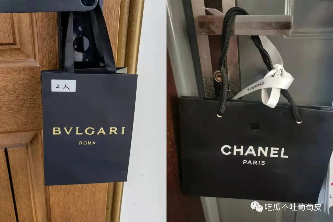 翻车现场，前几天上海业主在门把手上挂的奢侈品袋子好几个是假货