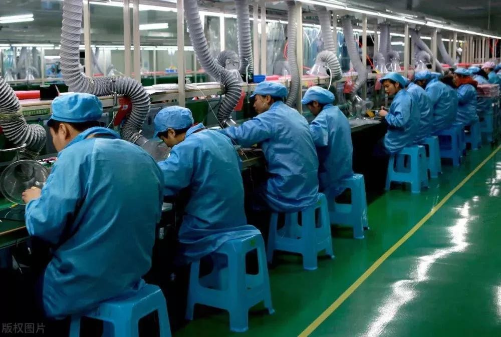 00后女生用一万块创业,00后女孩努力挣钱