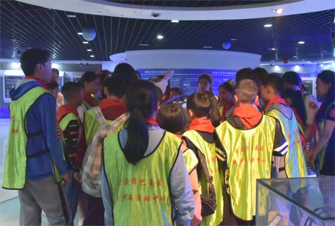 探访困境儿童,困境儿童科技馆参观写信息