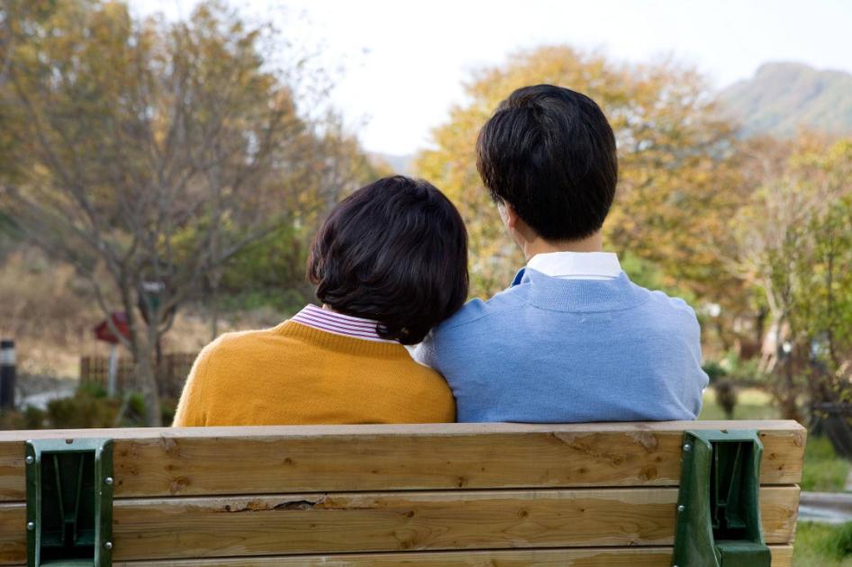 90后小伙一夜暴富2年前买了7套房,80后小伙创业失败经历